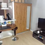 Ensoleille Avec Balcon Apartman