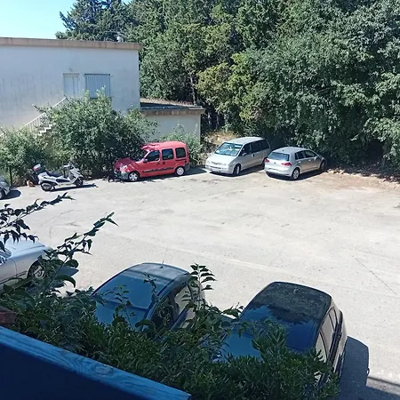 Ensoleille Avec Balcon Nimes
