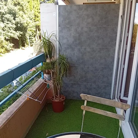 Ensoleille Avec Balcon Apartment Nimes