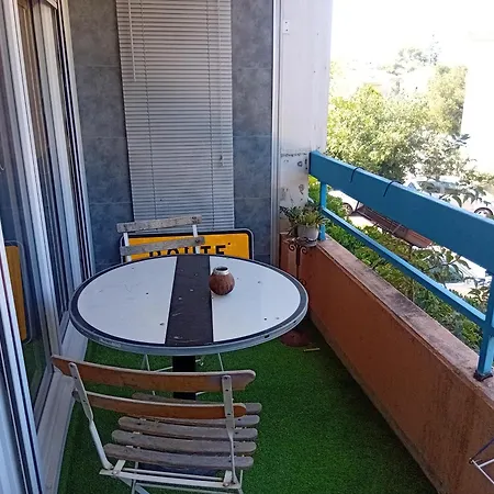 Apartment Ensoleille Avec Balcon Nimes